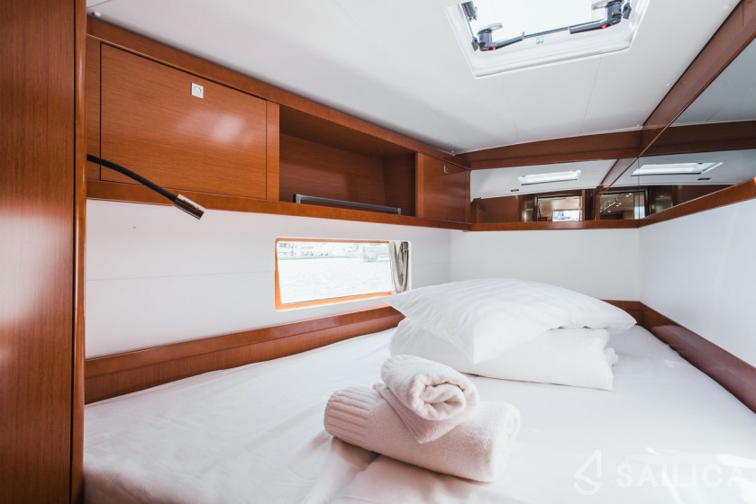 Oceanis 55 - 4 + 1 cab. - Yacht Charter Sailica