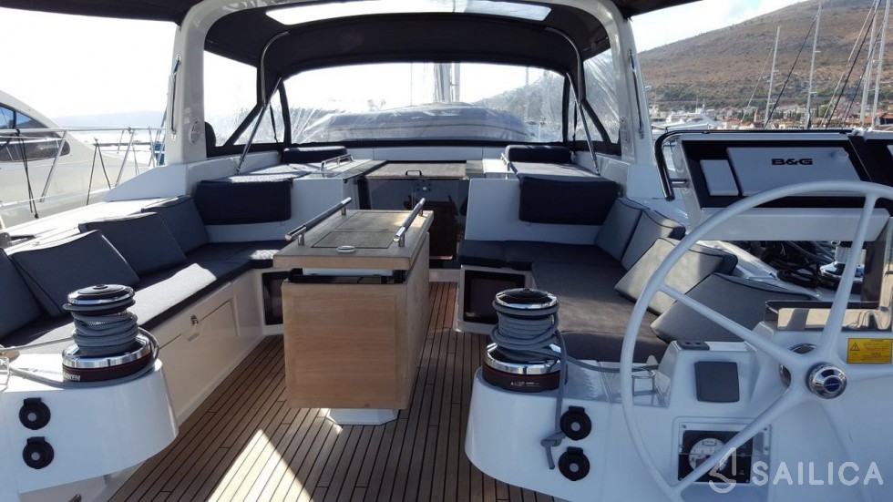 Oceanis 55 - 4 + 1 cab. - Yacht Charter Sailica