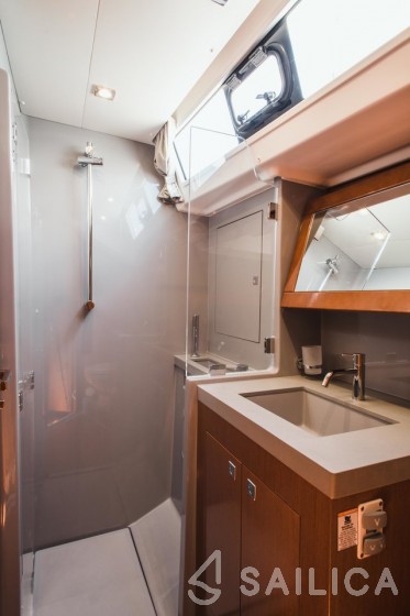 Oceanis 55 - 4 + 1 cab. - Yacht Charter Sailica