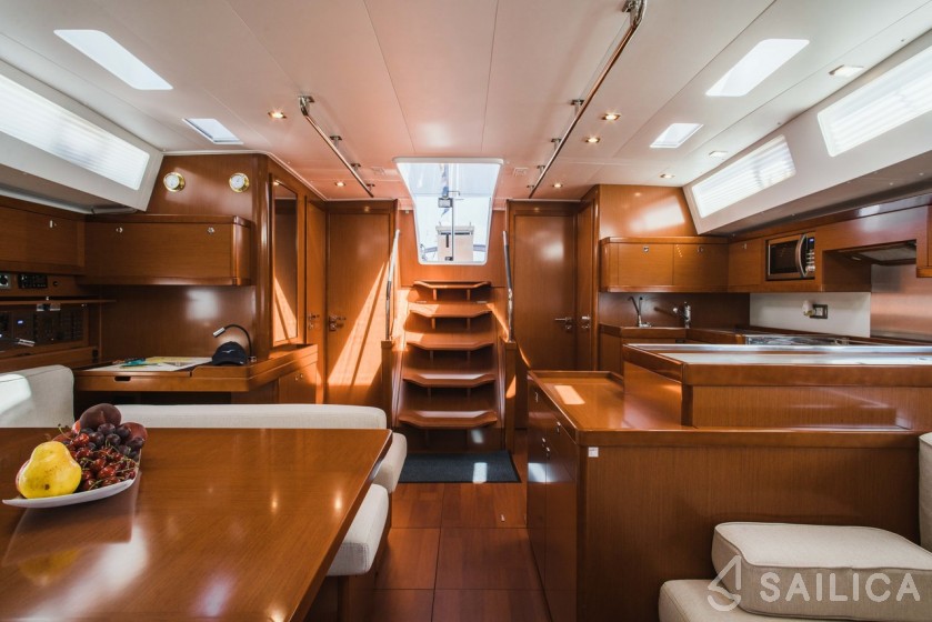 Oceanis 55 - 4 + 1 cab. - Yacht Charter Sailica