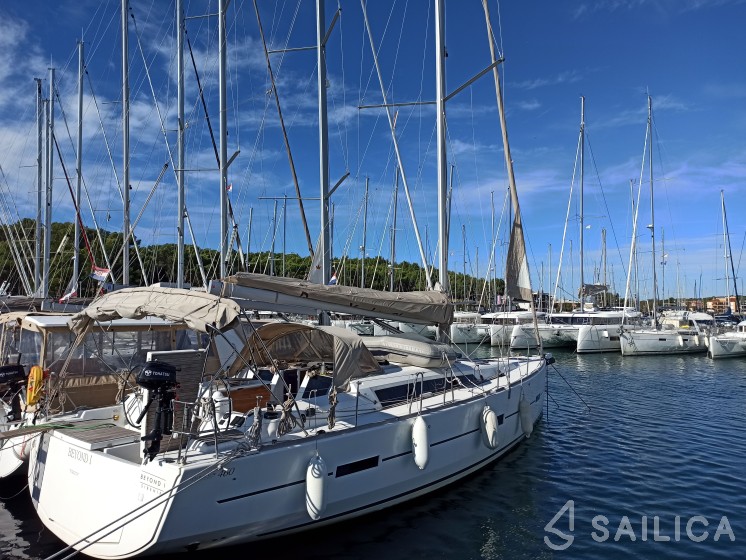 Dufour 460 GL - Yacht Charter Sailica