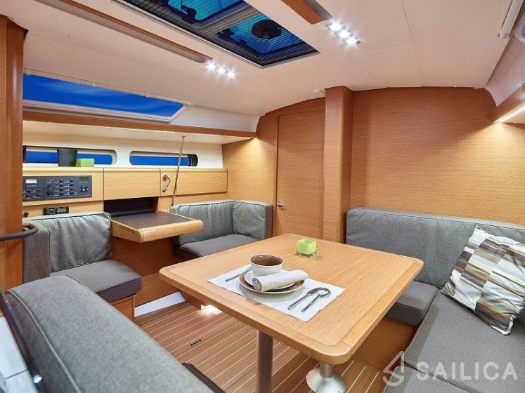 Sun Odyssey 419 - Yacht Charter Sailica