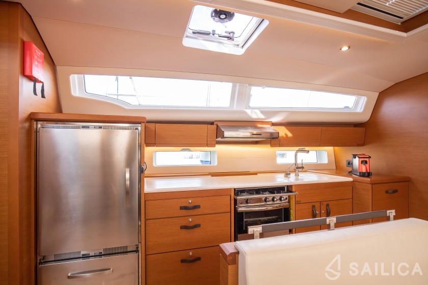 Jeanneau 54 - Yacht Charter Sailica