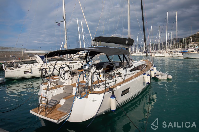 Jeanneau 54 - Yacht Charter Sailica