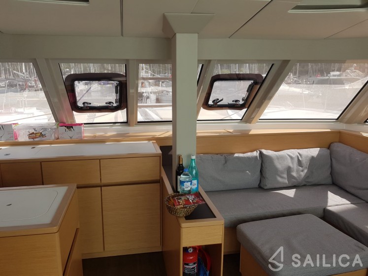 Nautitech 46 Fly - Yacht Charter Sailica