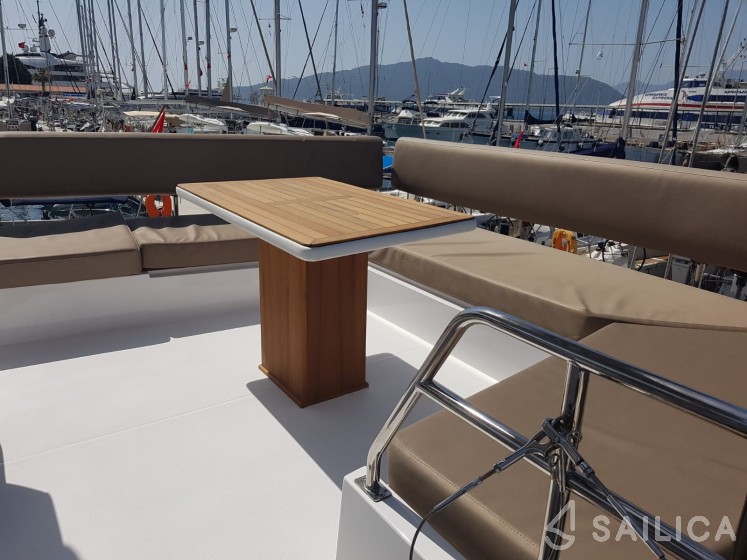 Nautitech 46 Fly - Yacht Charter Sailica