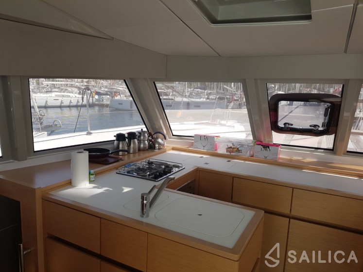 Nautitech 46 Fly - Yacht Charter Sailica