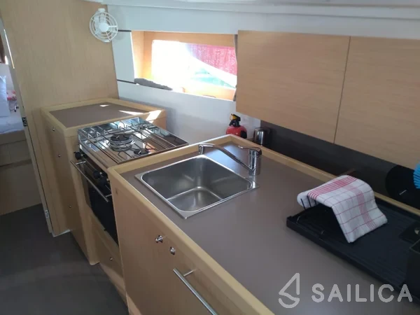 Oceanis 35.1 - Yacht Charter Sailica