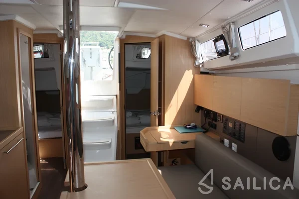 Oceanis 35.1 - Yacht Charter Sailica