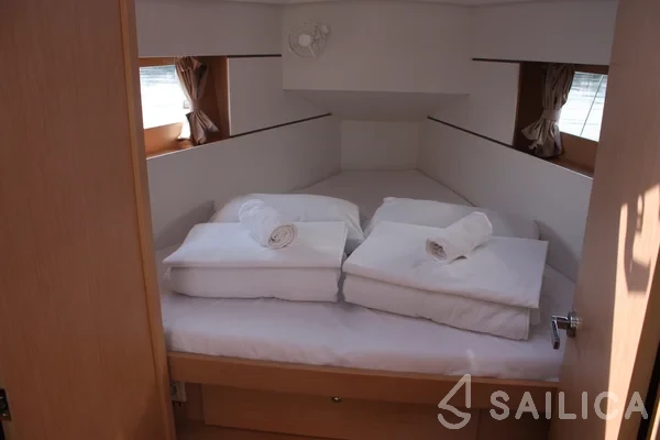 Oceanis 35.1 - Yacht Charter Sailica