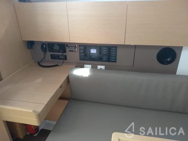 Oceanis 35.1 - Yacht Charter Sailica