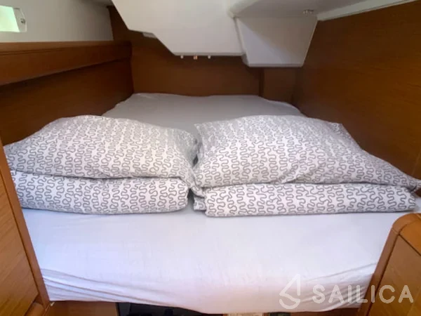Sun Odyssey 389 - Yacht Charter Sailica