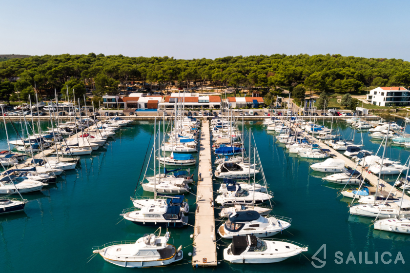 Oceanis 46.1 - Yacht Charter Sailica