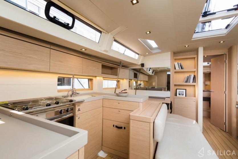 Oceanis 51.1 - Yacht Charter Sailica