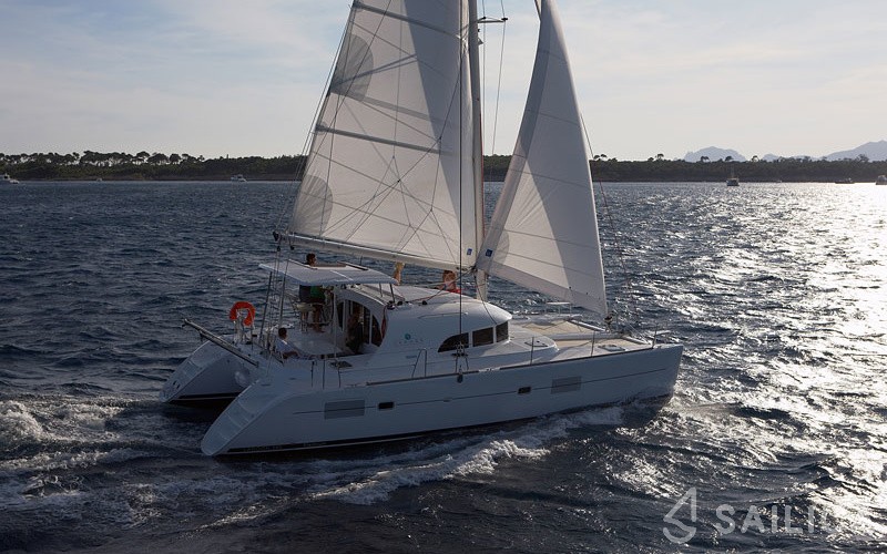 Lagoon 380 S2 - Yacht Charter Sailica