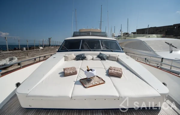 Canados 72 - Yacht Charter Sailica