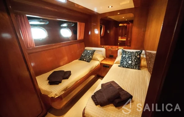 Canados 72 - Yacht Charter Sailica