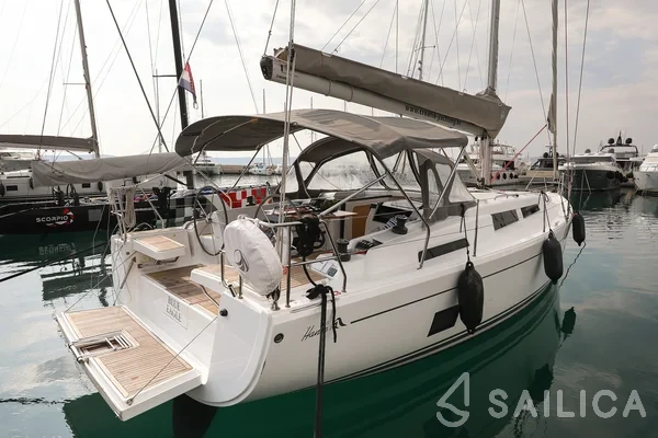 Hanse 418 - Yacht Charter Sailica