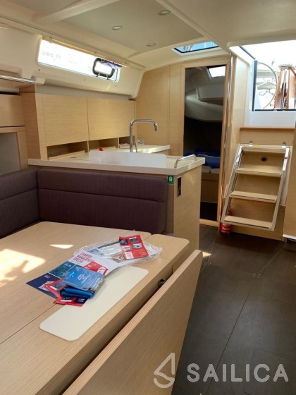 Hanse 418 - Yacht Charter Sailica