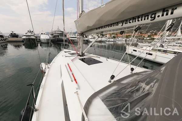 Hanse 418 - Yacht Charter Sailica