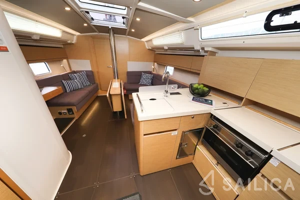 Hanse 418 - Yacht Charter Sailica