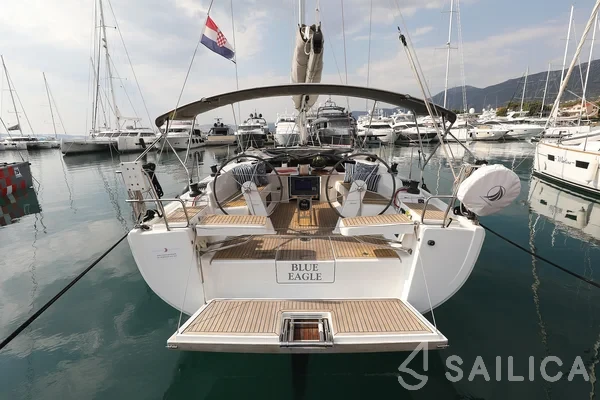 Hanse 418 - Yacht Charter Sailica