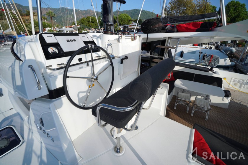Lagoon 42 - Yacht Charter Sailica