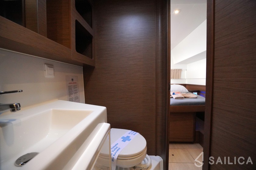Lagoon 42 - Yacht Charter Sailica