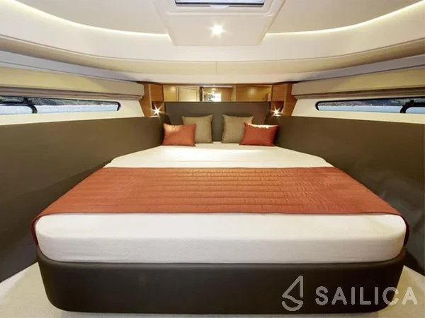 Bavaria Sport 450 HT - Yacht Charter Sailica