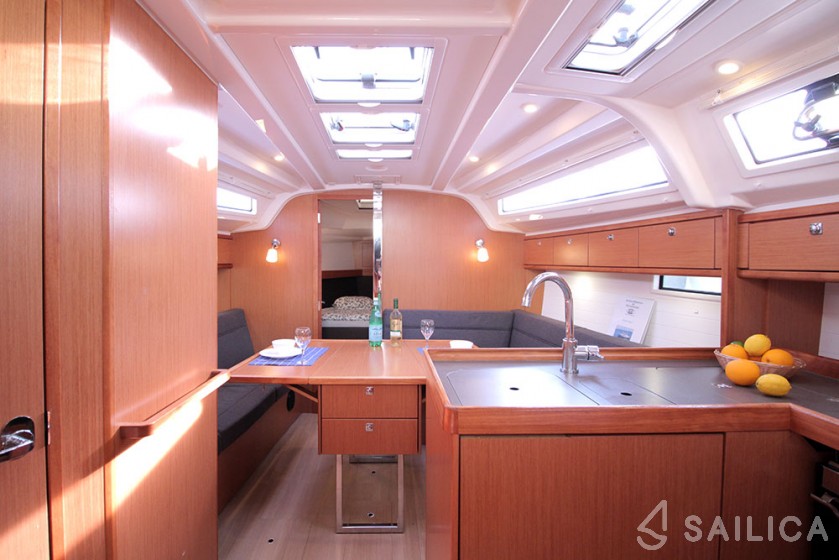 Bavaria 37 Cruiser - Yacht Charter Sailica
