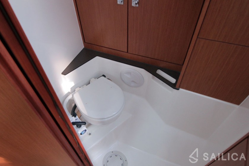 Bavaria 37 Cruiser - Yacht Charter Sailica