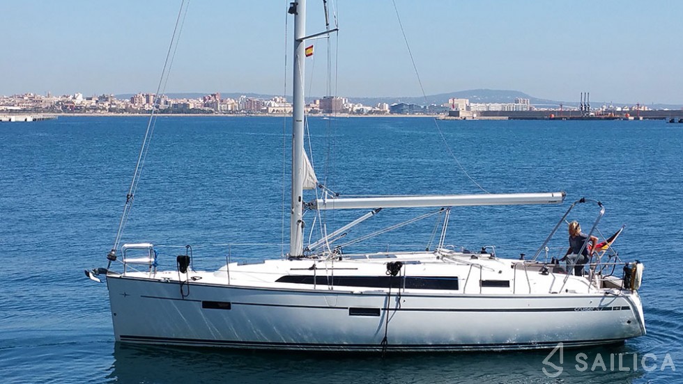 Bavaria 37 Cruiser - Yacht Charter Sailica