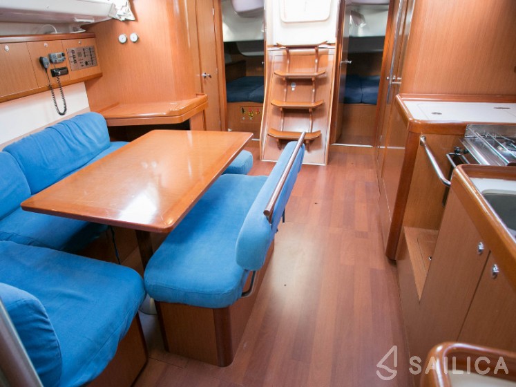 Oceanis 43 - Yacht Charter Sailica