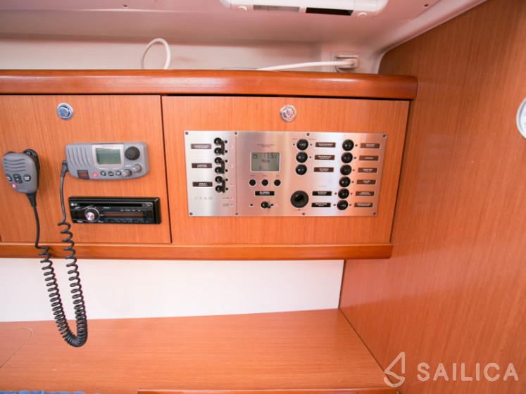 Oceanis 43 - Yacht Charter Sailica