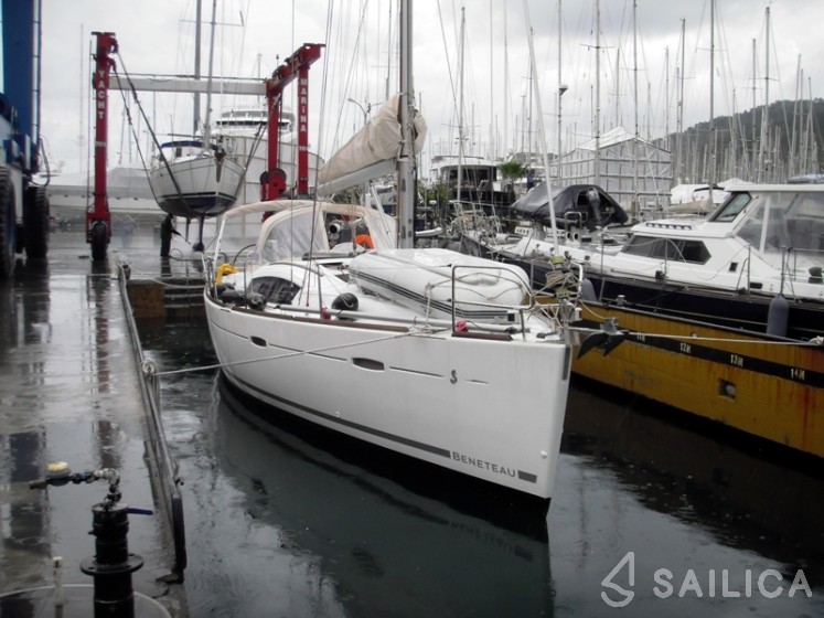Oceanis 40 - Yacht Charter Sailica