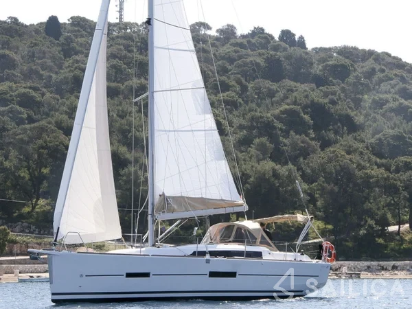Dufour 382 GL - Yacht Charter Sailica