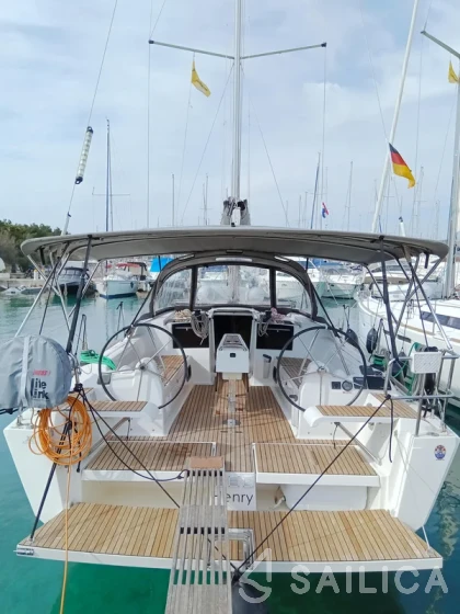 Dufour 382 GL - Yacht Charter Sailica
