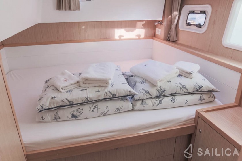 Lagoon 39 - Yacht Charter Sailica
