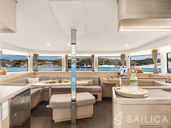 Lagoon 42 - Yacht Charter Sailica