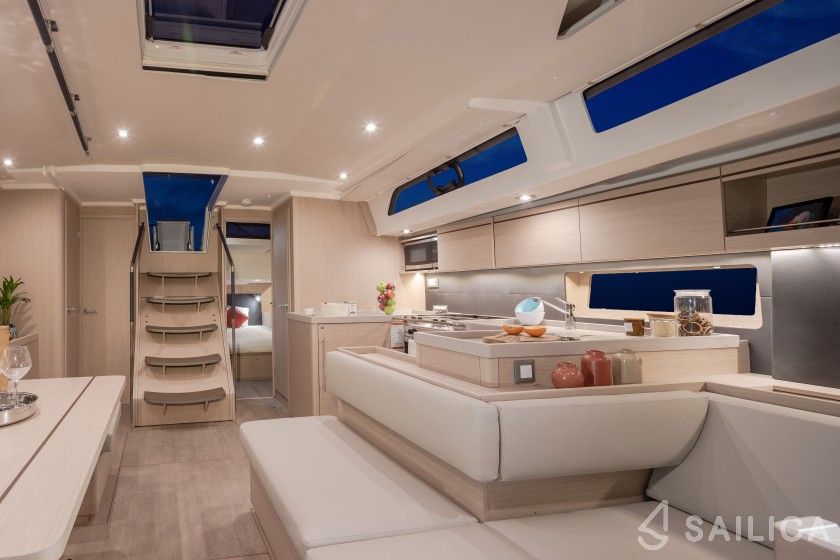 Oceanis 51.1 - Yacht Charter Sailica