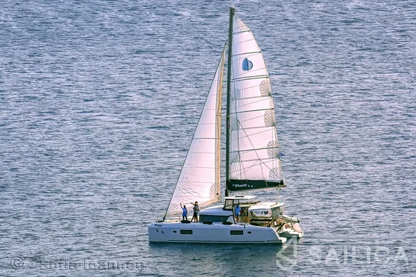 Lagoon 42 - Yacht Charter Sailica