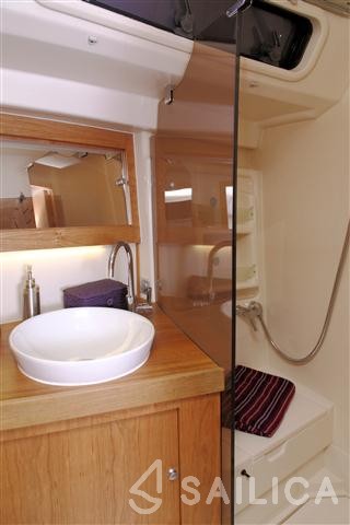 Hanse 415 - Yacht Charter Sailica