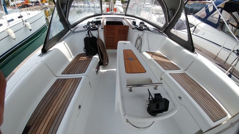 Oceanis 43 - Yacht Charter Sailica