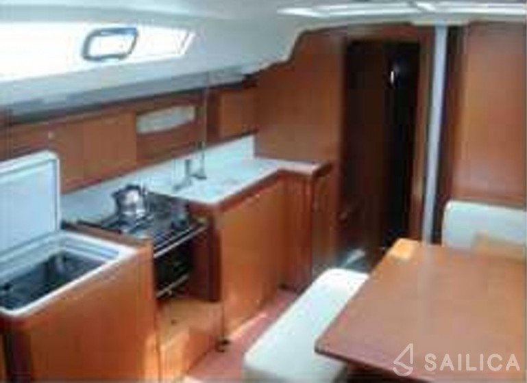 Oceanis 43 - Yacht Charter Sailica