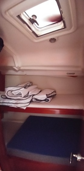 Oceanis 43 - Yacht Charter Sailica