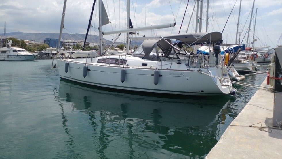 Oceanis 43 - Yacht Charter Sailica