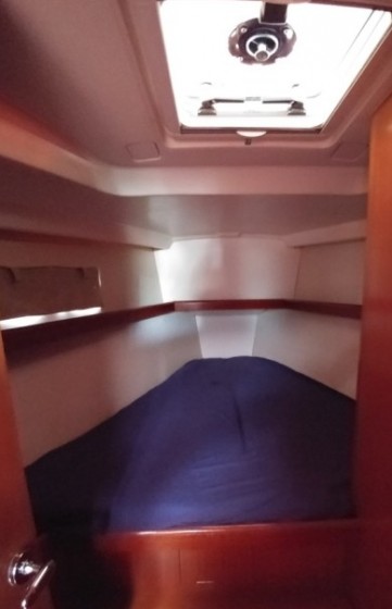 Oceanis 43 - Yacht Charter Sailica