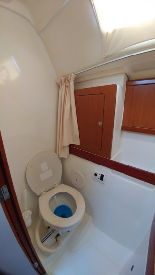 Oceanis 43 - Yacht Charter Sailica