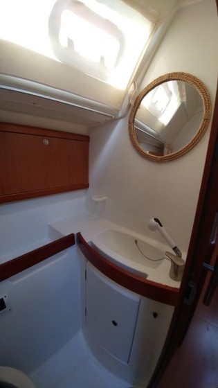 Oceanis 43 - Yacht Charter Sailica