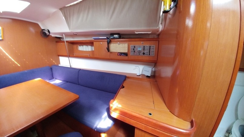 Oceanis 43 - Yacht Charter Sailica